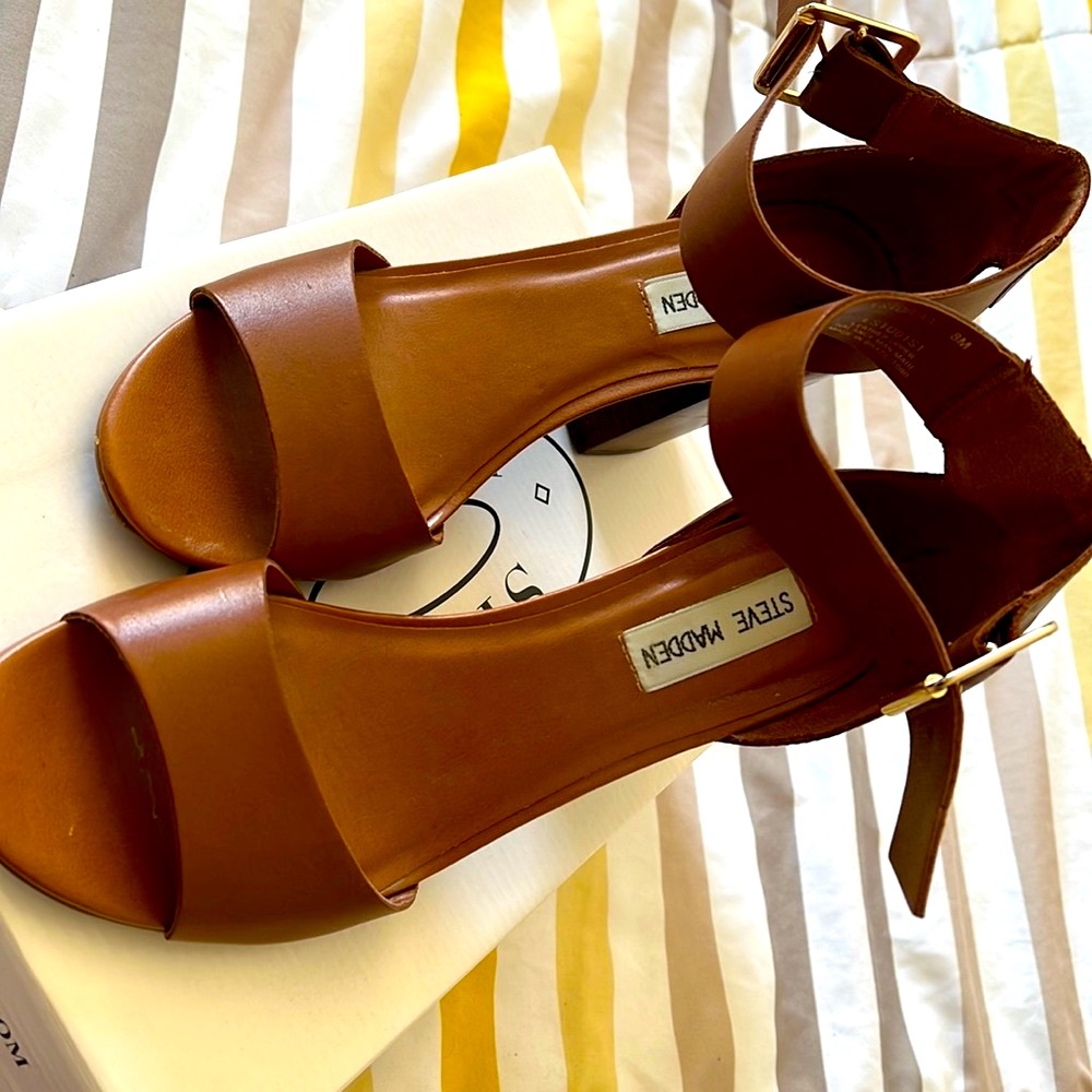 Block heel sandal